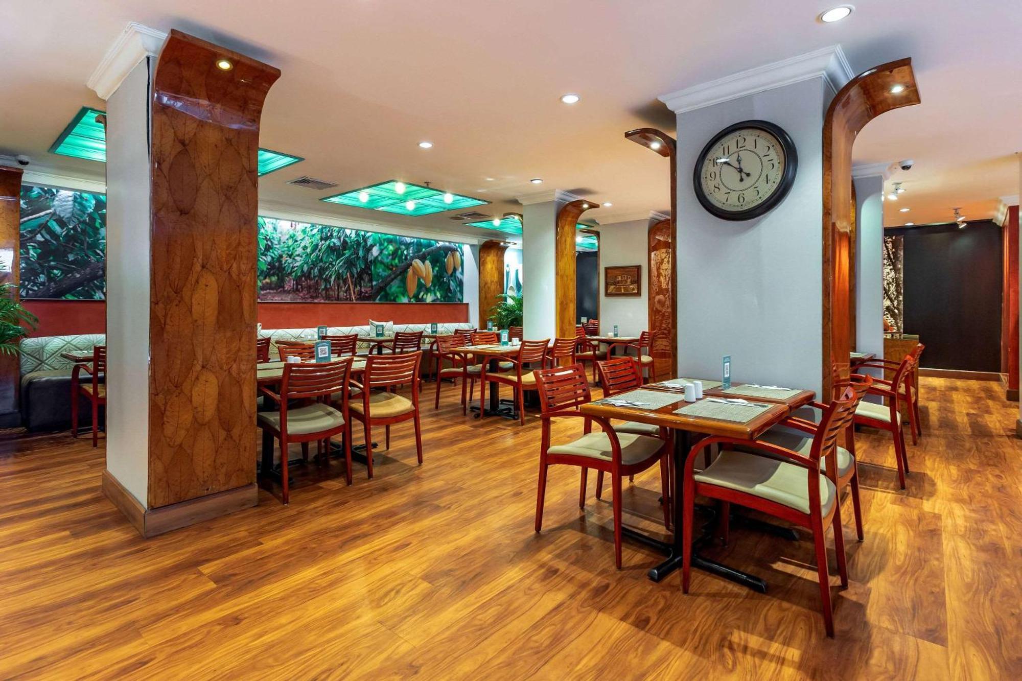Grand Guayaquil, Ascend Collection 4*